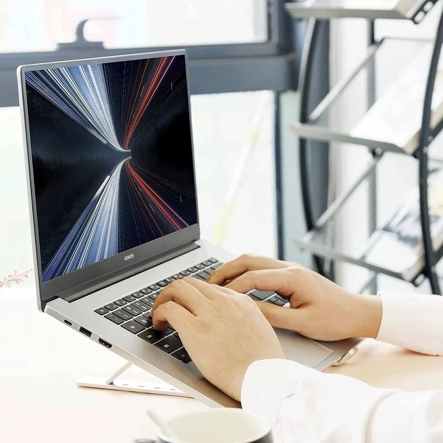 ✨ ¡Haz que trabajar desde tu laptop sea más cómodo y elegante! ✨